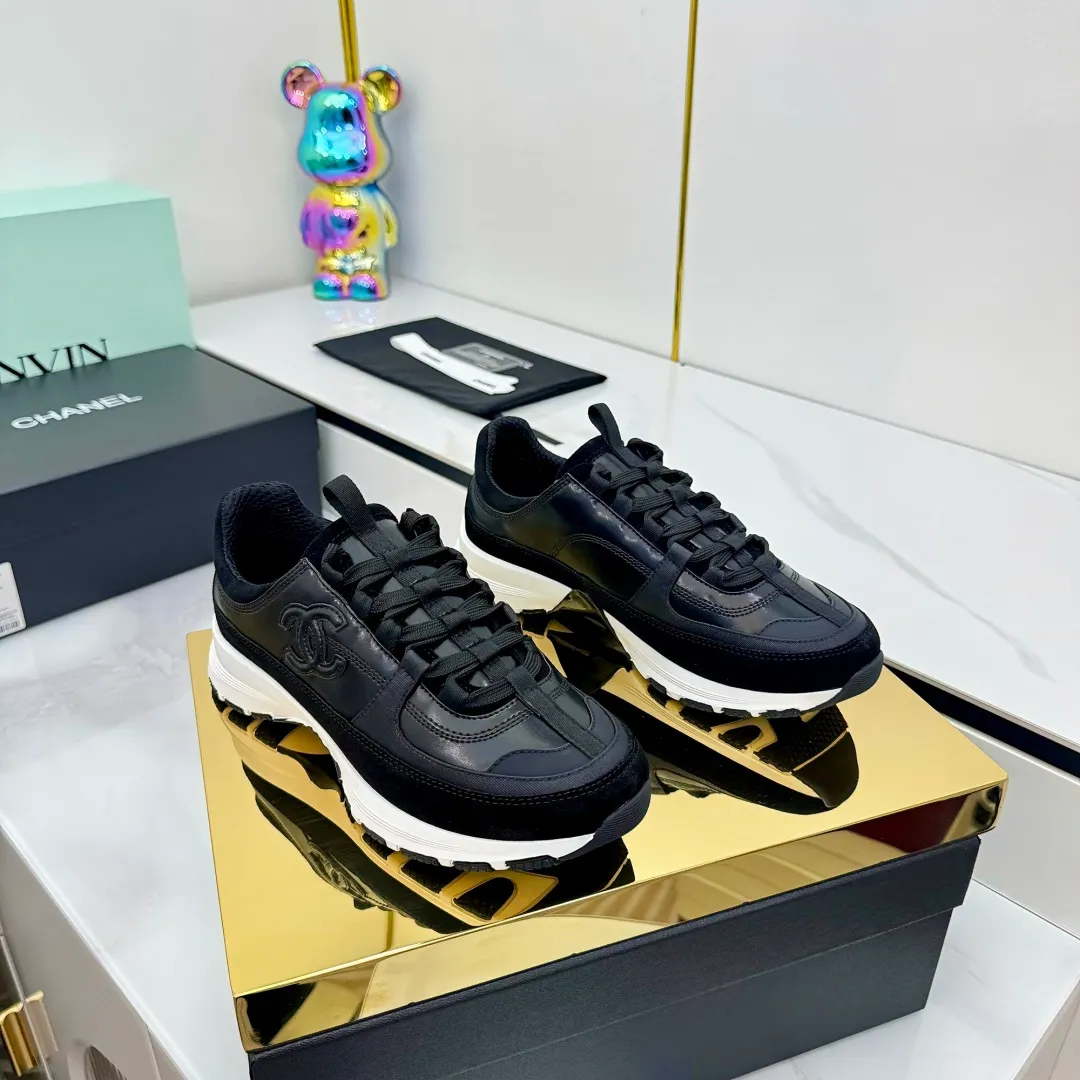 👟👟Ex-factory price 600👟👟High quality! ! ! CHANEL Chanel 25A latest thick-soled casual sports shoes. The counter is synchronized. The counter is very popular. It is a shoe that is very difficult to buy. The most popular thick-soled casual shoes on the Internet. As you can imagine, the most popular thick-soled casual shoes can not be missed. It has both good looks and comfort. Simple and versatile. The thick sole increases the height and is super versatile. Whoever wears it will look better. Upper: cowhide stitching. Lining: breathable mesh. Outsole: TPU original outsole. Size: 35-41 👉